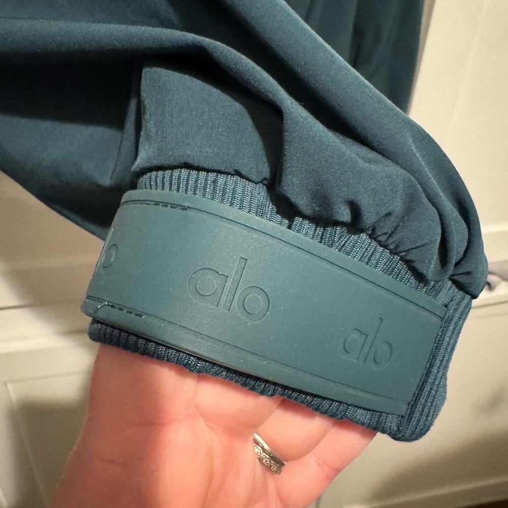 Alo Yoga Cropped Elevation Pullover - image 2